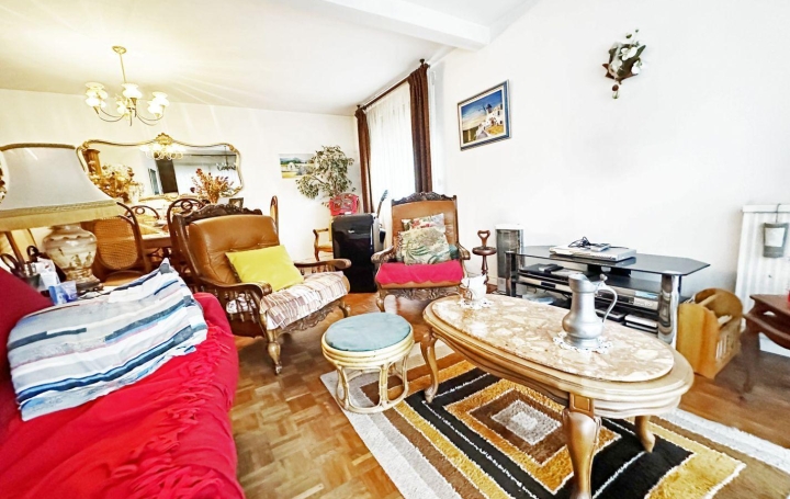 Appartement P4   NIMES  94 m2 98 000 € 