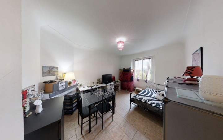 Appartement P2   NIMES  51 m2 580 € 